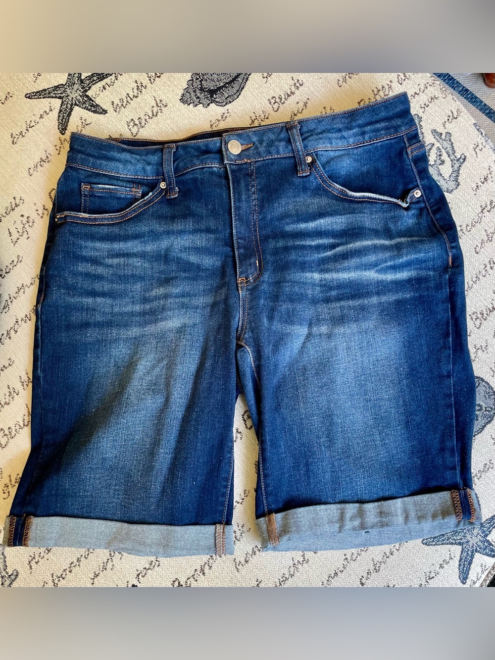 Time and Tru Mid-Rise Denim Bermuda Shorts – Women’s Size 12